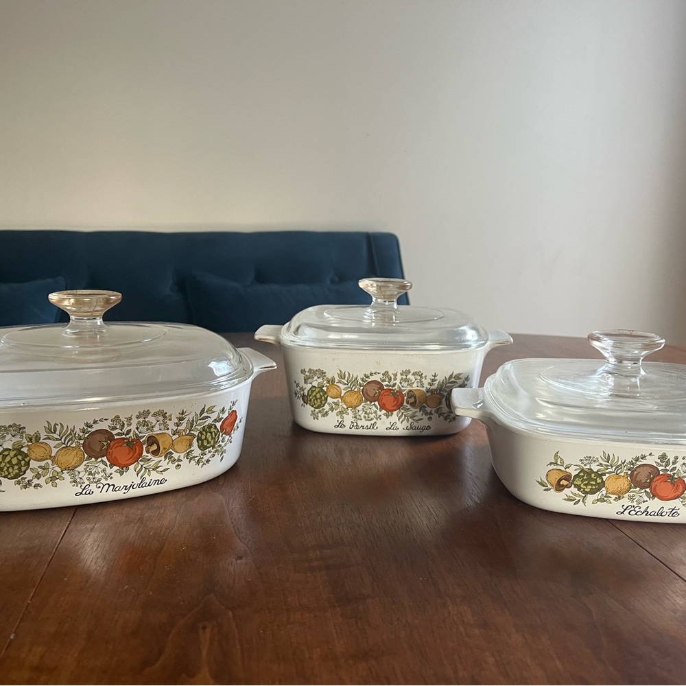Corning Ware casserole dishes with lids